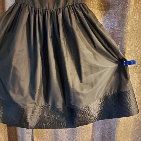 Sleeveless dress - Picture 2 of 5